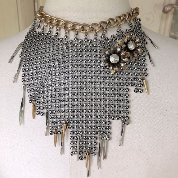 BCBGeneration Jewelry - NWT BCBG Chain Metal Flower & Spike Embellished Necklace